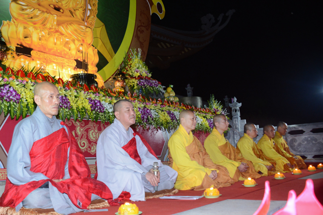 Lantern Lighting Ritual to commemorate Amitabha’s Birthday at Co Am Pagoda – Nghe An