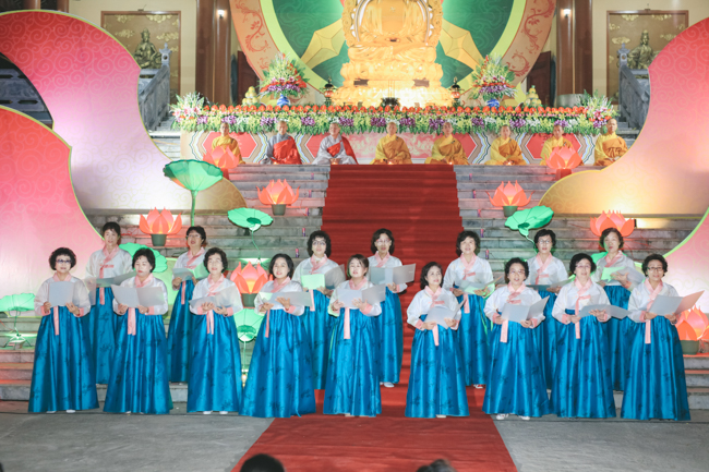 Lantern Lighting Ritual to commemorate Amitabha’s Birthday at Co Am Pagoda – Nghe An