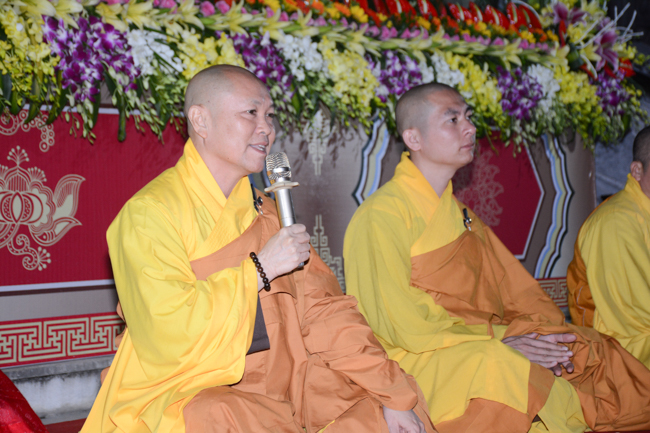 Lantern Lighting Ritual to commemorate Amitabha’s Birthday at Co Am Pagoda – Nghe An
