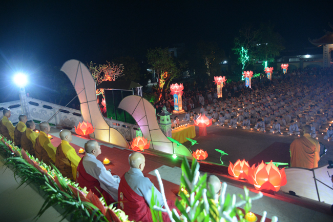 Lantern Lighting Ritual to commemorate Amitabha’s Birthday at Co Am Pagoda – Nghe An