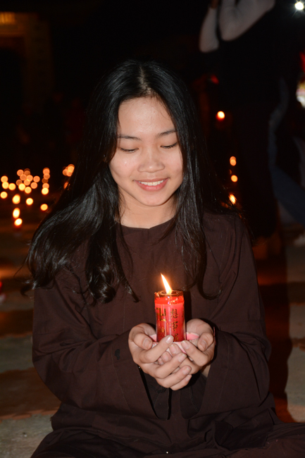 Lantern Lighting Ritual to commemorate Amitabha’s Birthday at Co Am Pagoda – Nghe An