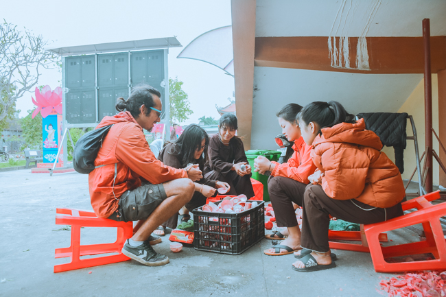 Lantern Lighting Ritual to commemorate Amitabha’s Birthday at Co Am Pagoda – Nghe An