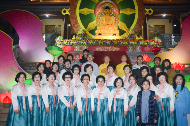Lantern Lighting Ritual to commemorate Amitabha’s Birthday at Co Am Pagoda – Nghe An