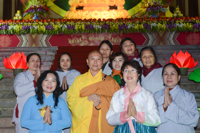 Lantern Lighting Ritual to commemorate Amitabha’s Birthday at Co Am Pagoda – Nghe An