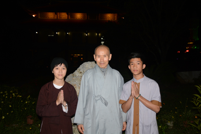 Lantern Lighting Ritual to commemorate Amitabha’s Birthday at Co Am Pagoda – Nghe An