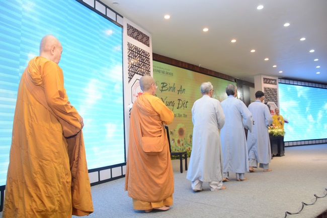 Dharma Talk “Peace and Conflict” - The 90th Seven-Day Retreat