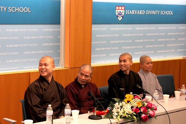 Ngày quán niệm tại ĐH Harvard: Vẫn Còn Hạnh Phúc