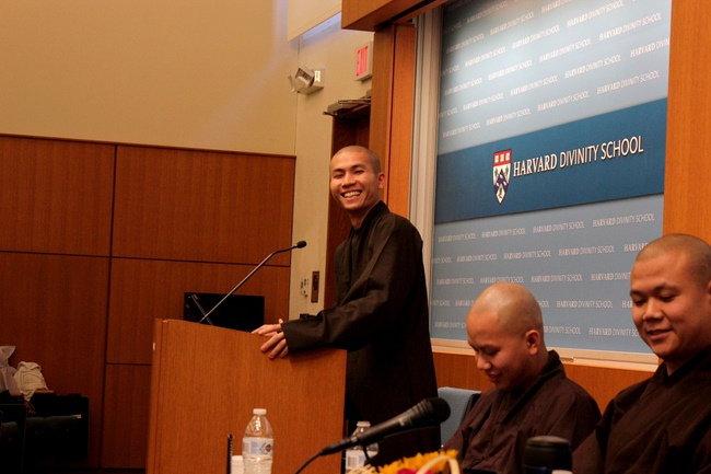 Ngày quán niệm tại ĐH Harvard: Vẫn Còn Hạnh Phúc