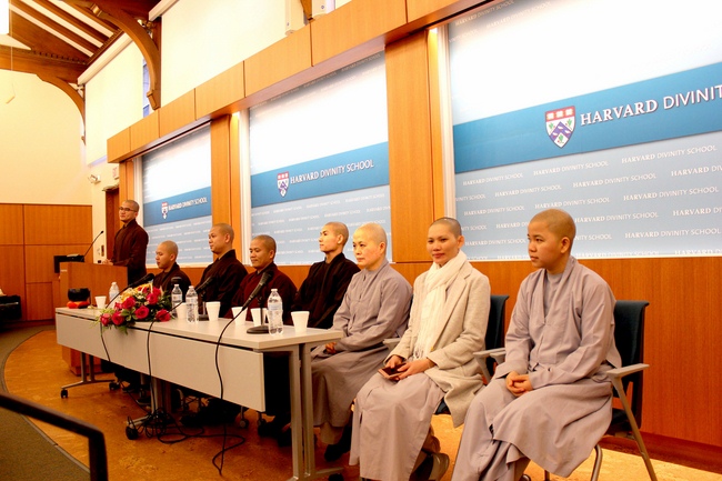 Ngày quán niệm tại ĐH Harvard: Vẫn Còn Hạnh Phúc