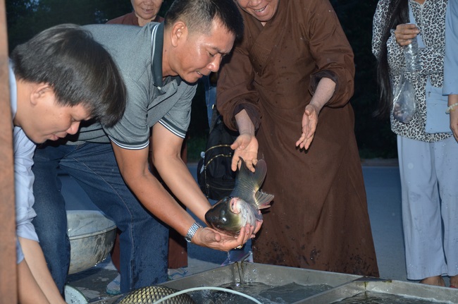 Tặng quà tại Trung tâm bảo trợ xã  hội Chánh Phú Hòa