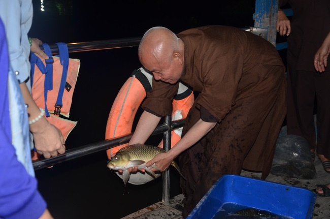 Tặng quà tại Trung tâm bảo trợ xã  hội Chánh Phú Hòa