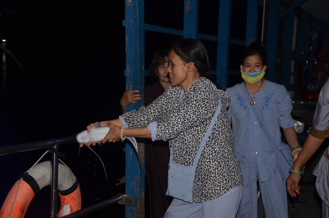 Tặng quà tại Trung tâm bảo trợ xã  hội Chánh Phú Hòa