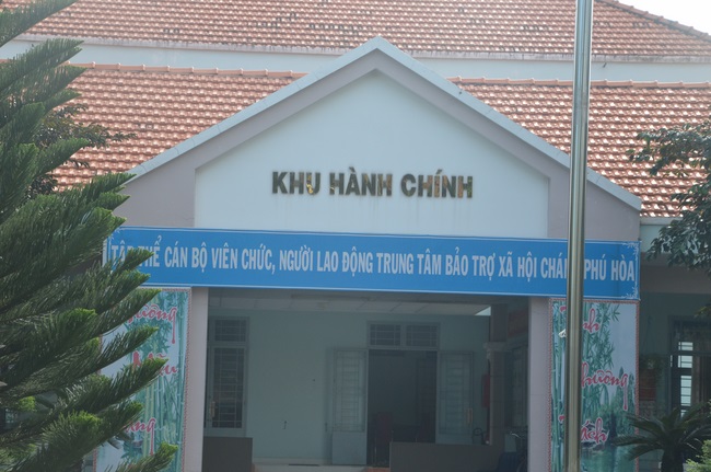 Tặng quà tại Trung tâm bảo trợ xã  hội Chánh Phú Hòa