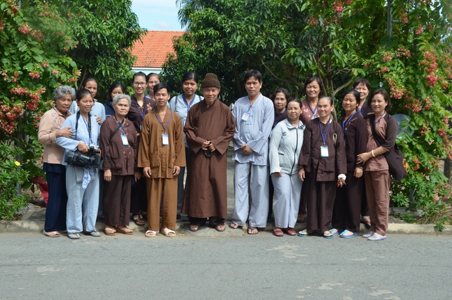 Tặng quà tại Trung tâm bảo trợ xã  hội Chánh Phú Hòa