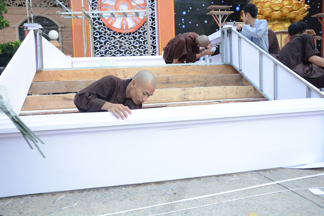 Trước Giờ G đêm hoa đăng kỷ niệm đức Phật A-di-đà