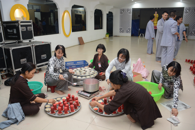 Trước Giờ G đêm hoa đăng kỷ niệm đức Phật A-di-đà