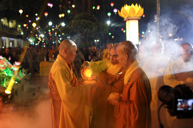 Lung linh đêm Di Đà 2018