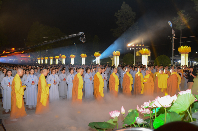 Lung linh đêm Di Đà 2018