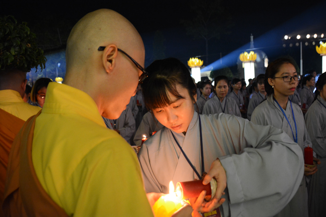 Lung linh đêm Di Đà 2018