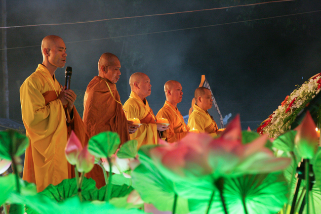 Lung linh đêm Di Đà 2018