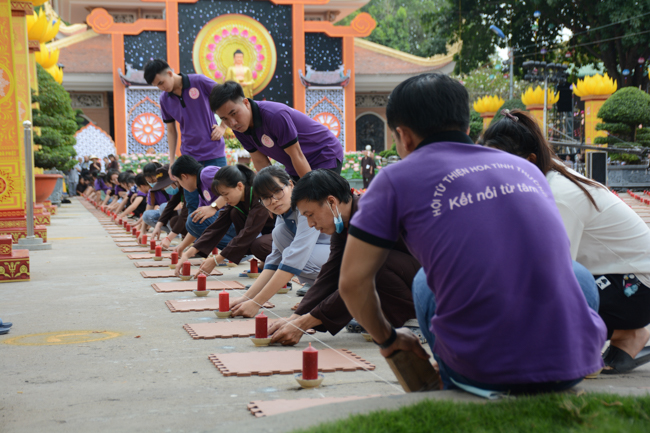 Lung linh đêm Di Đà 2018