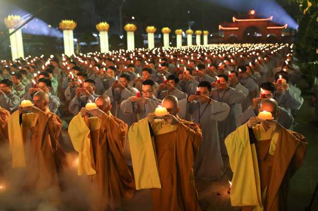 Lung linh đêm Di Đà 2018