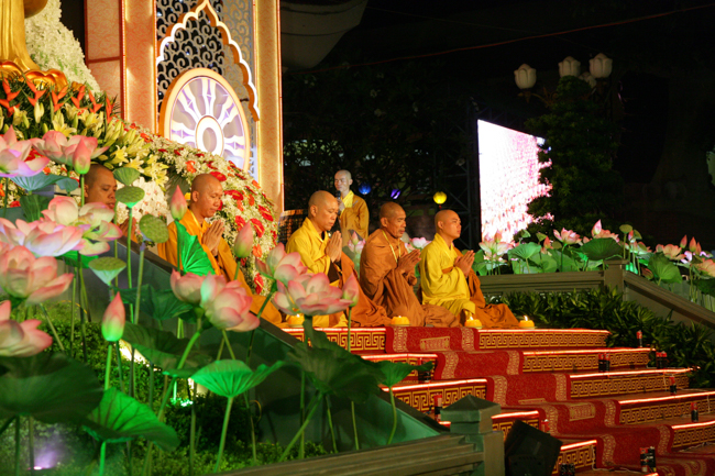 Lung linh đêm Di Đà 2018