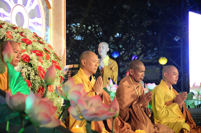 Lung linh đêm Di Đà 2018