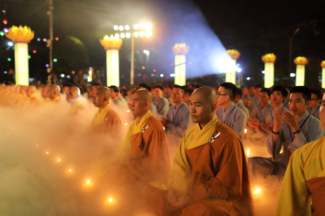 Lung linh đêm Di Đà 2018