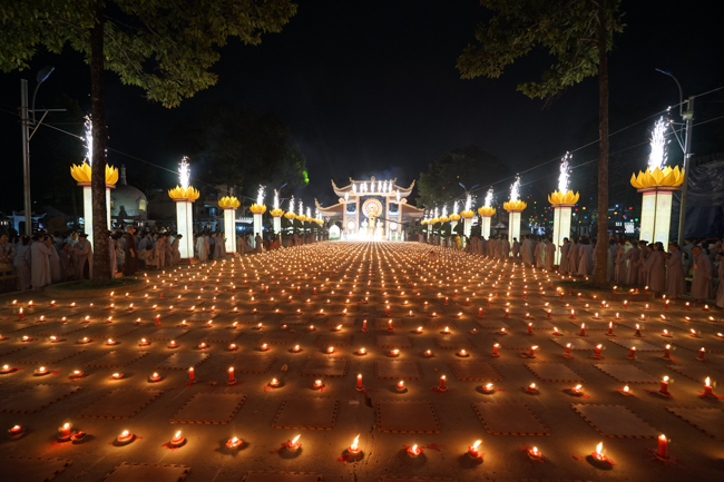 Lung linh đêm Di Đà 2018