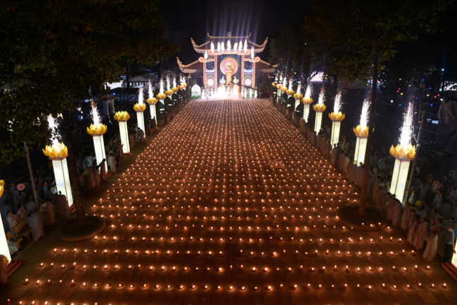 Lung linh đêm Di Đà 2018