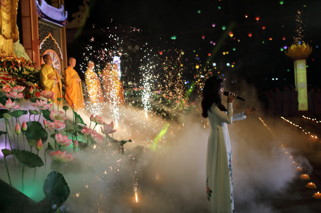 Lung linh đêm Di Đà 2018