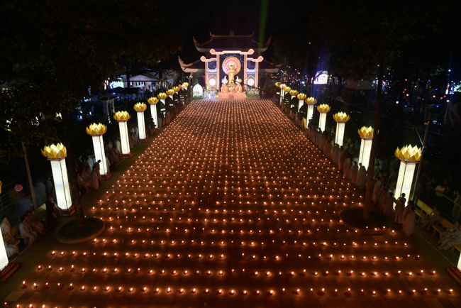 Lung linh đêm Di Đà 2018
