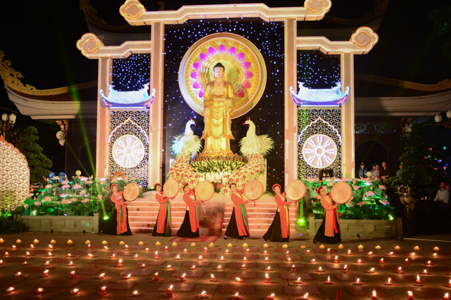 Lung linh đêm Di Đà 2018