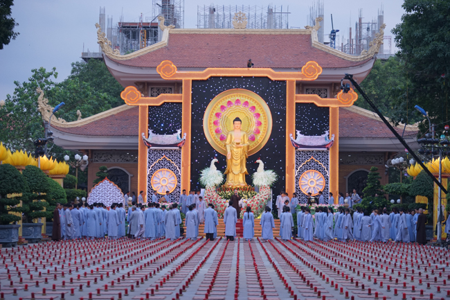 Lung linh đêm Di Đà 2018