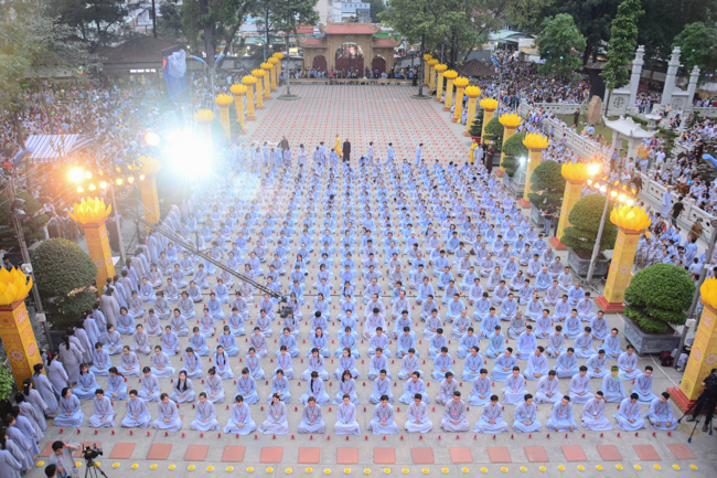 Lung linh đêm Di Đà 2018