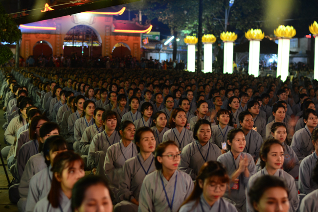 Lung linh đêm Di Đà 2018