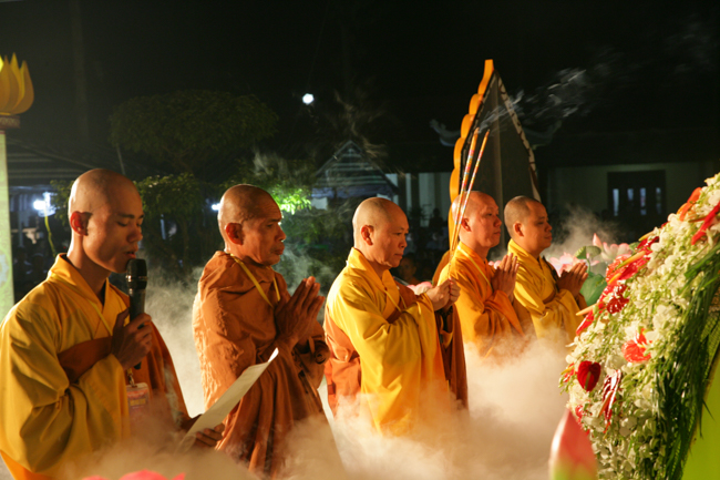 Lung linh đêm Di Đà 2018