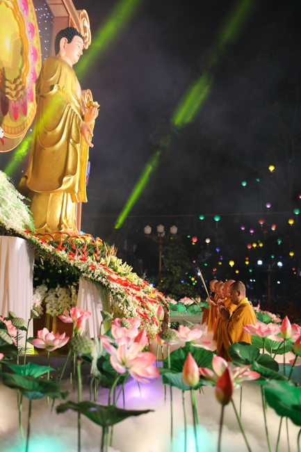 Lung linh đêm Di Đà 2018