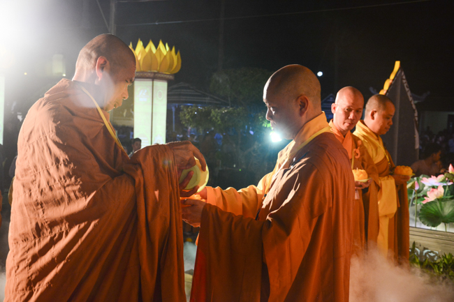 Lung linh đêm Di Đà 2018