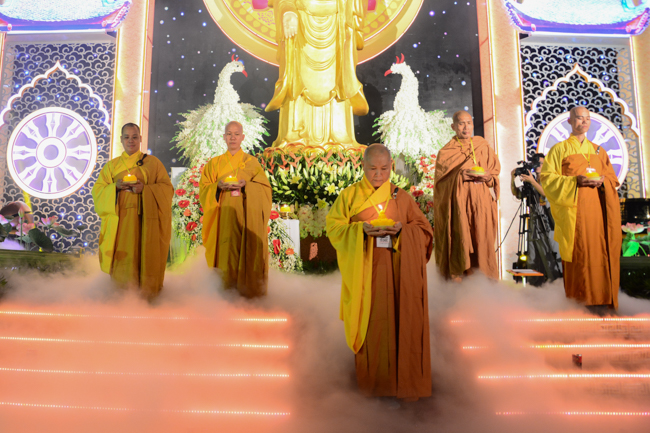 Lung linh đêm Di Đà 2018