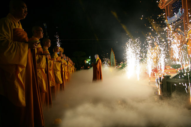 Lung linh đêm Di Đà 2018