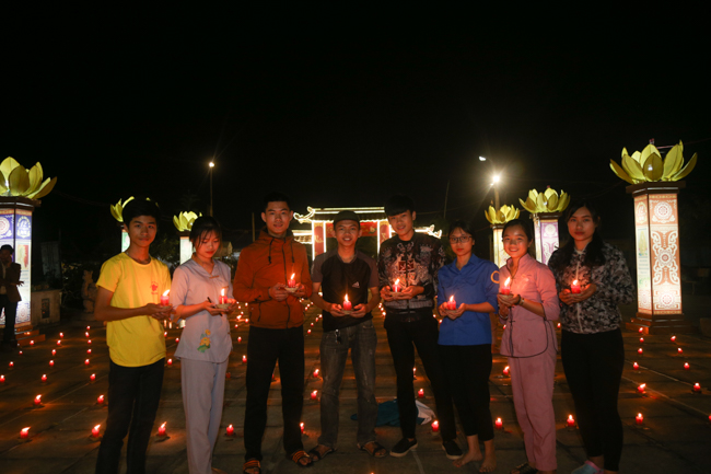 Chùa Đống Cao: Đêm hội hoa đăng kỷ niệm đức Từ Phụ A-di-đà