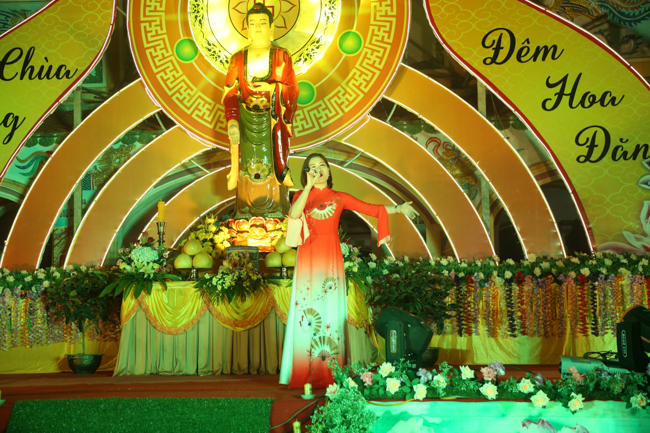 Chùa Đống Cao: Đêm hội hoa đăng kỷ niệm đức Từ Phụ A-di-đà