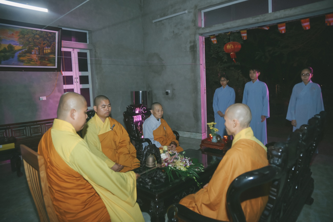 Chùa Đống Cao: Đêm hội hoa đăng kỷ niệm đức Từ Phụ A-di-đà