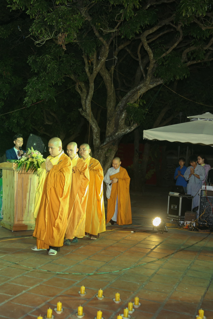 Chùa Đống Cao: Đêm hội hoa đăng kỷ niệm đức Từ Phụ A-di-đà