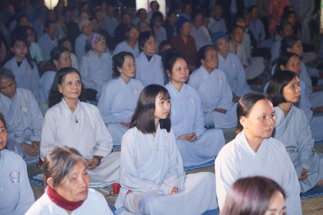 Chùa Đống Cao: Đêm hội hoa đăng kỷ niệm đức Từ Phụ A-di-đà