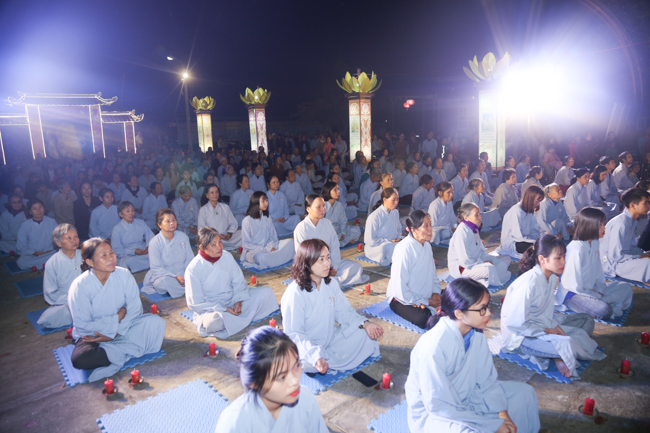 Chùa Đống Cao: Đêm hội hoa đăng kỷ niệm đức Từ Phụ A-di-đà