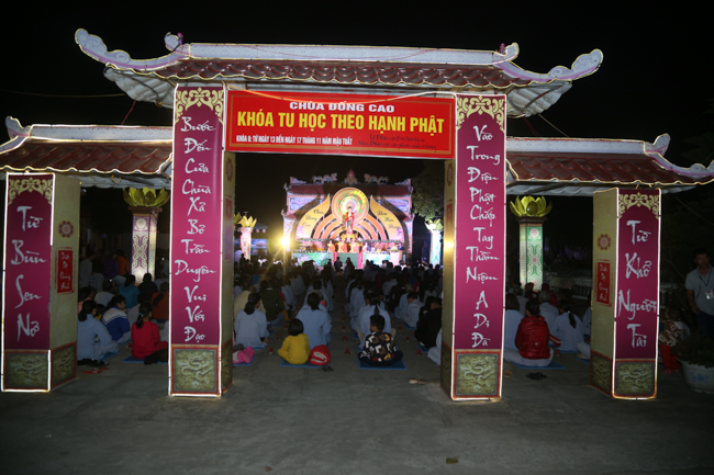 Chùa Đống Cao: Đêm hội hoa đăng kỷ niệm đức Từ Phụ A-di-đà