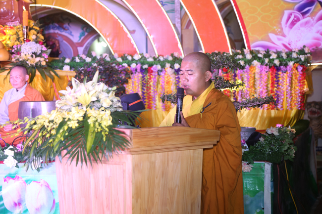 Chùa Đống Cao: Đêm hội hoa đăng kỷ niệm đức Từ Phụ A-di-đà